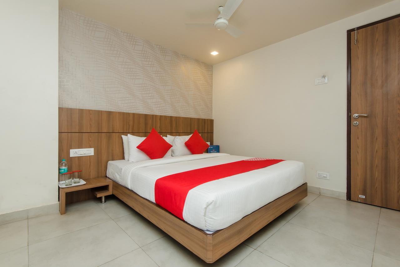 Oyo 13857 Hotel Imperial Umele Exteriér fotografie