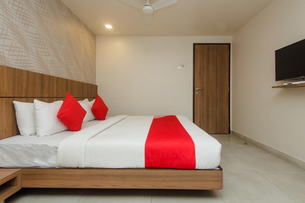 Oyo 13857 Hotel Imperial Umele Exteriér fotografie